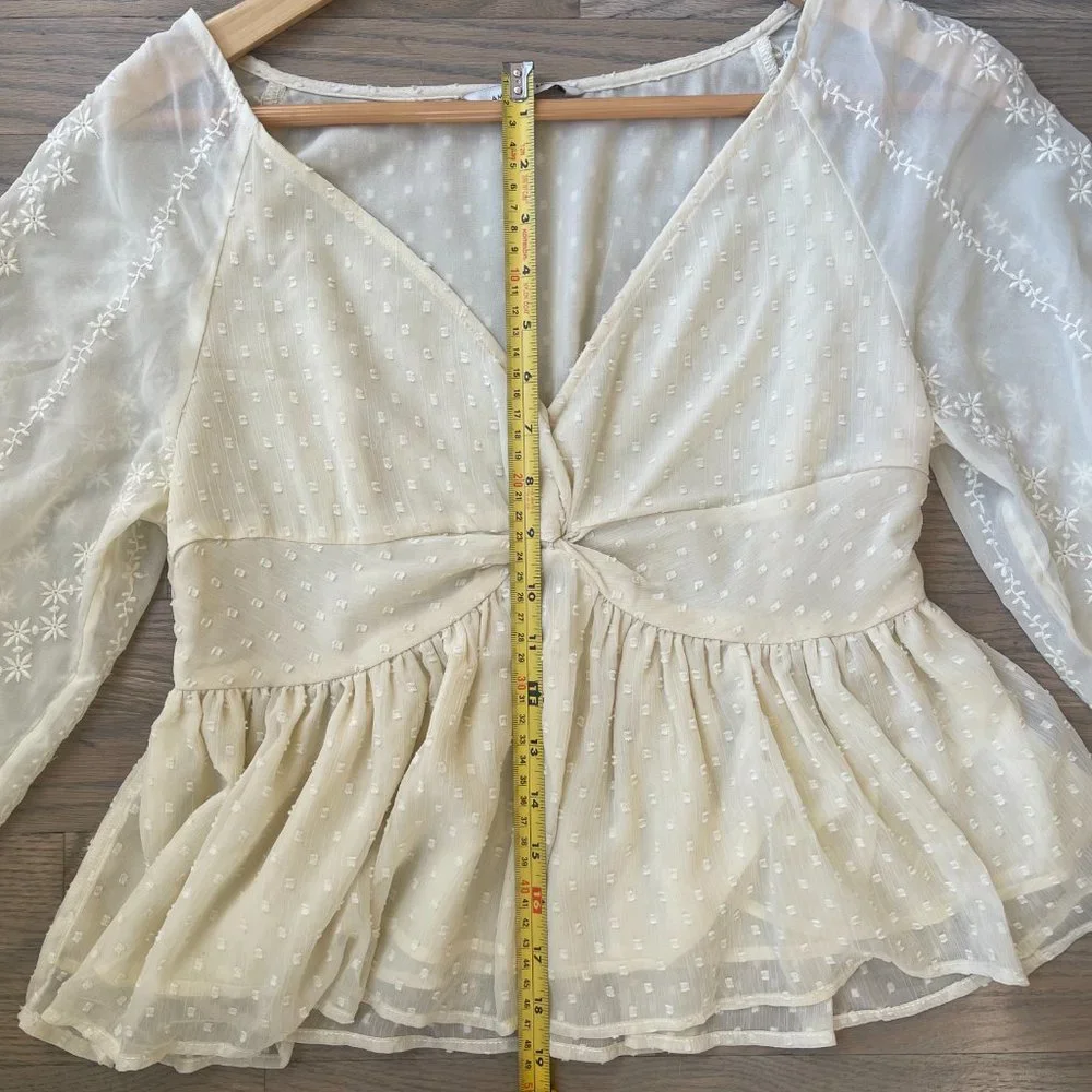 American Eagle Cream Peplum Blouse Size Medium - Picture 6 of 9